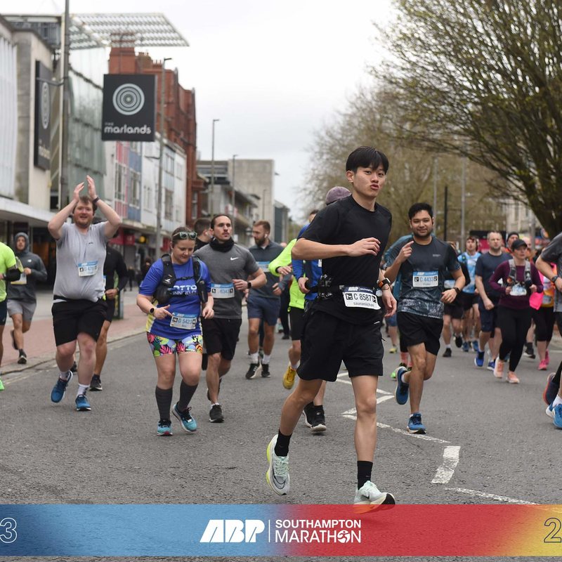 Jin running the ABP Southampton Marathon through the city centre